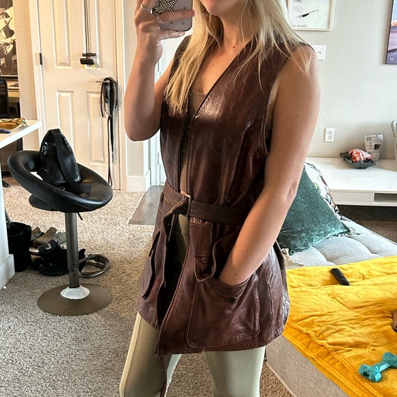 Brown Leather Jacket with a relaxed fit and open front design - Picture 5 of 12